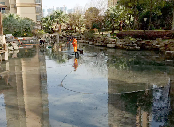 理县景观池淤泥清理